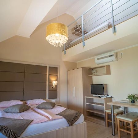 4 Asz Deluxe Apartman Gyula Εξωτερικό φωτογραφία