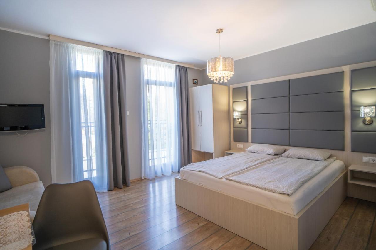 4 Asz Deluxe Apartman Gyula Εξωτερικό φωτογραφία