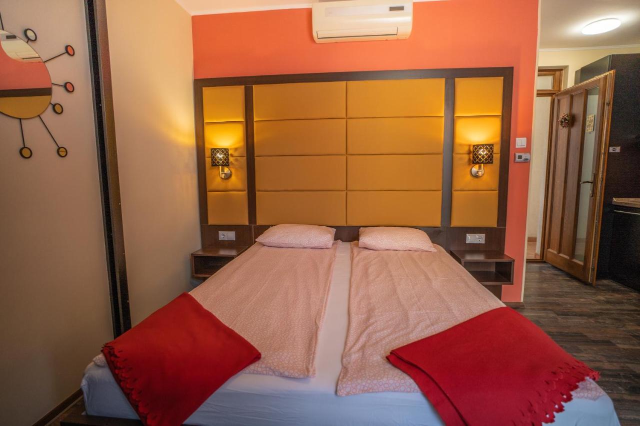 4 Asz Deluxe Apartman Gyula Εξωτερικό φωτογραφία